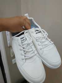 Белые кроссовки новые