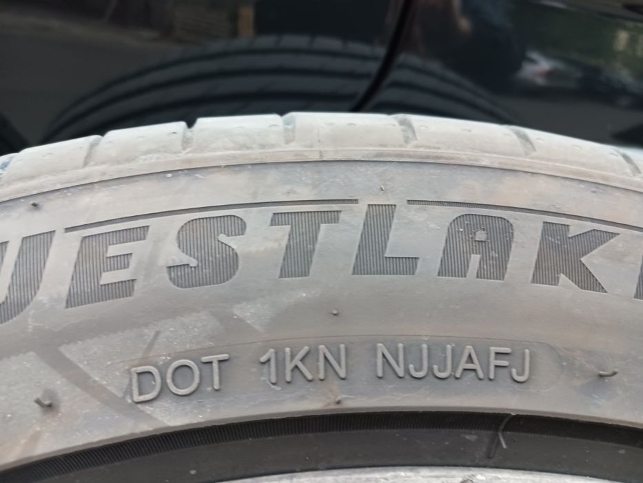 4 Гуми летни две 245/45 R19 и две 275/40 R19