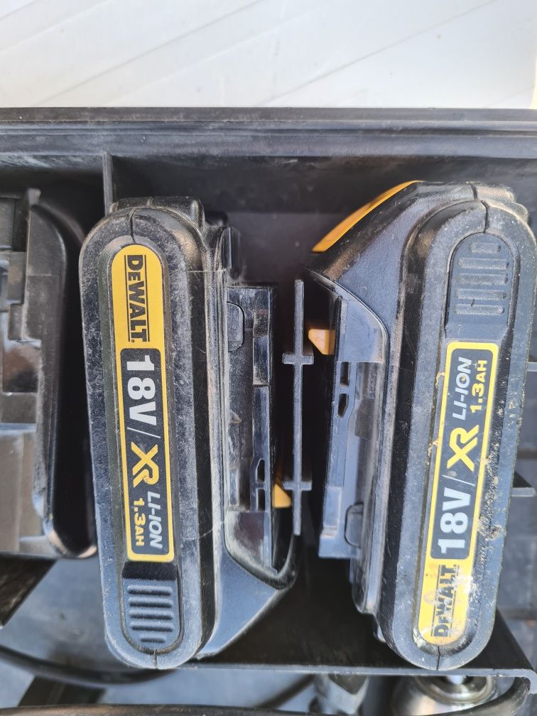 Акумолаторен винтоверт DeWALT