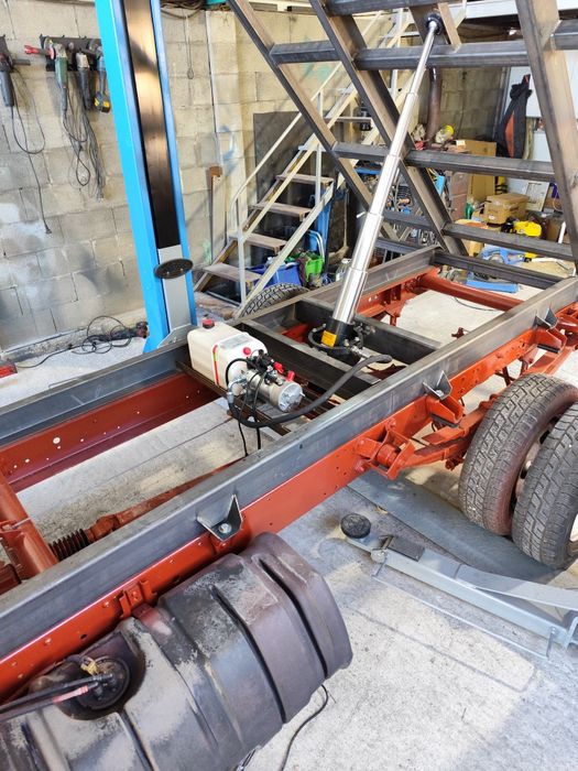 Изработка самосвален кош