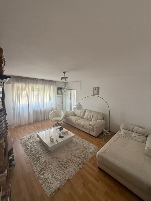 Vand apartament 3 camere deosebit pe Calea Calarasilor-direct propriet