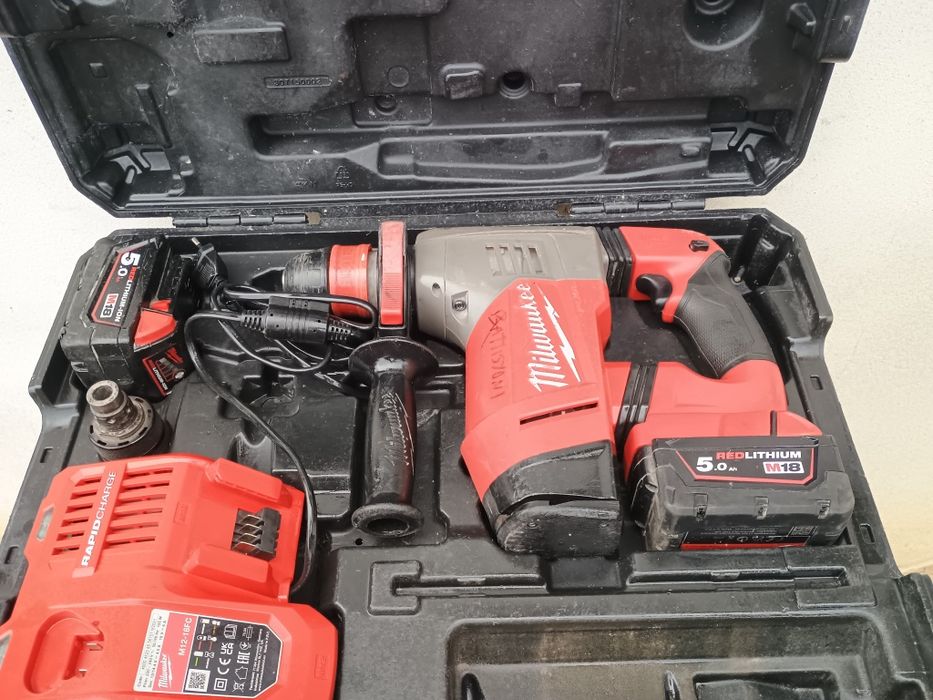Rotopercutor milwaukee chpx , 2 baterii ,încărcător rapid.cutie