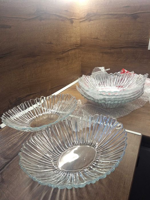 Големи стъклени чинии 8 бр