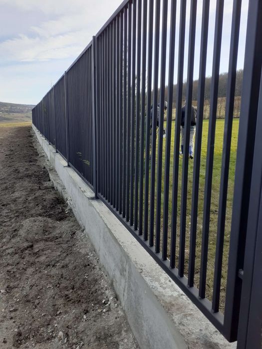 garduri si porti tip jaluzea fer forjat șipcă metalică plasă bordurată