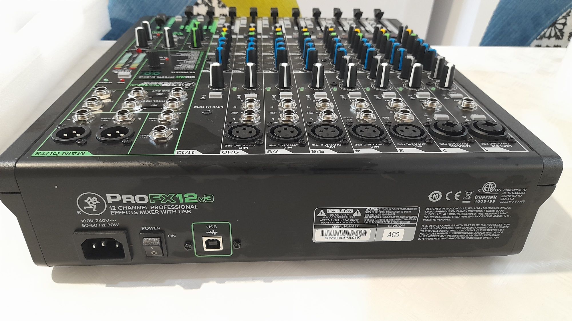 De vanzare boxaRcf 310 activa+ mixer activ Mackie Pro Fx12v3
