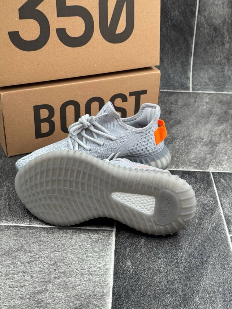 Adidasi Yeezy noi !!! Marimi 36/40 !!!