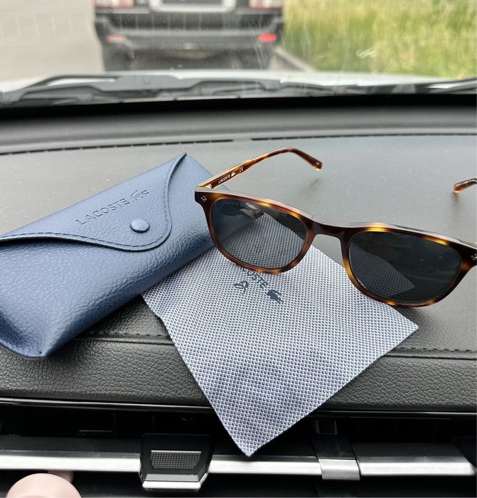 Продам женские солнечные очки Lacoste