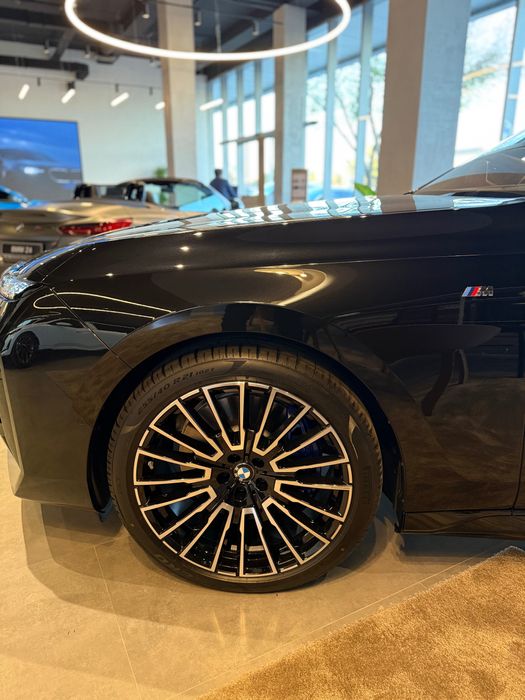 Продам новую BMW i7 xDrive60 M70 с официальной гарантией