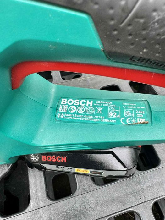 Masina de tuns gard viu Bosch AHS 55-20 LI, cu acumulator.