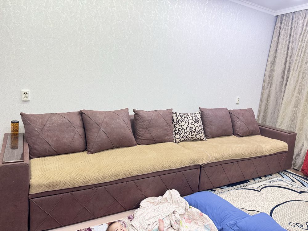 Продается диван размер 4 метра