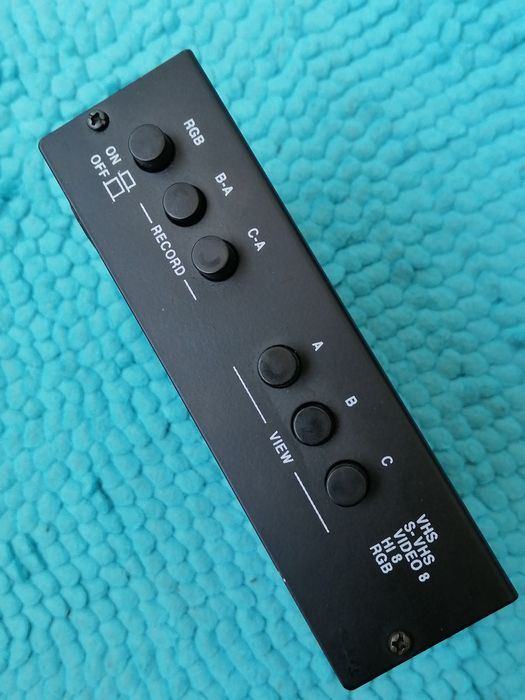 Distribuitor audio-video 2xRCA și 4x euroskart