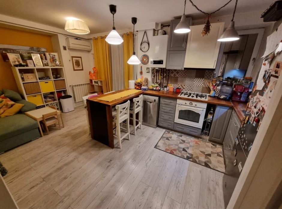 De inchiriat apartament 3 camere