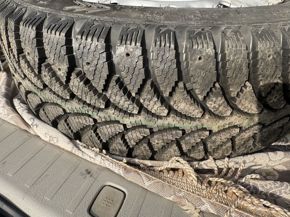 Пара новых зимних шин r14. 2шт.