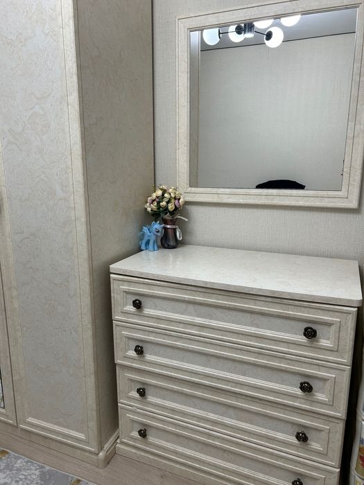 Продам шкаф с комодом в хорошем состоянии