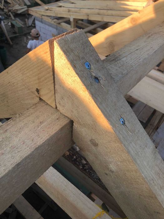 Acoperișuri la Cheie, sisteme pluviale, dulgherie, mansardare