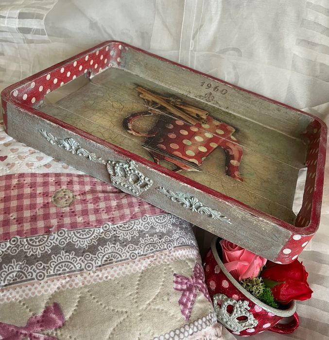 Дървен поднос с декупаж.