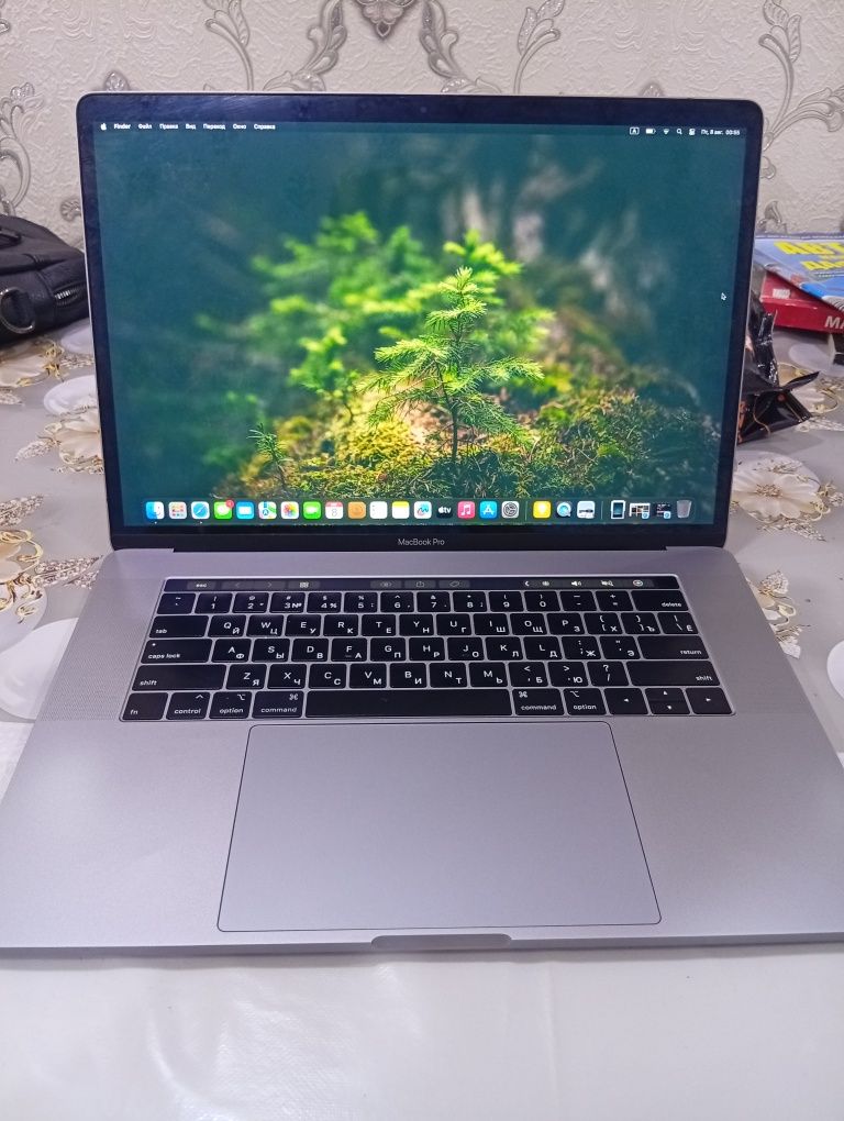 Apple MacBook Pro 2018 года в хорошем состояние