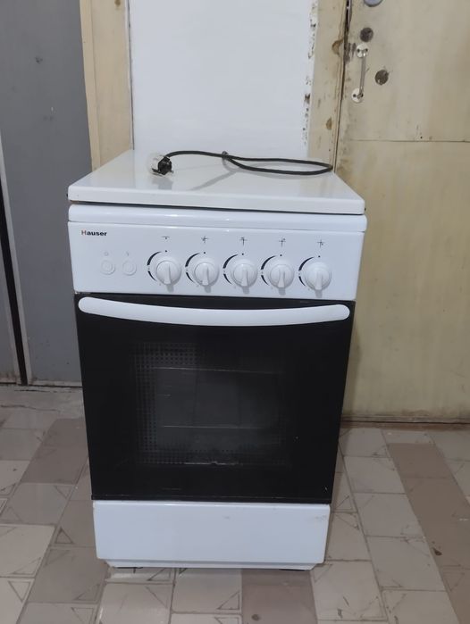 Продам газовую плиту Hauser
