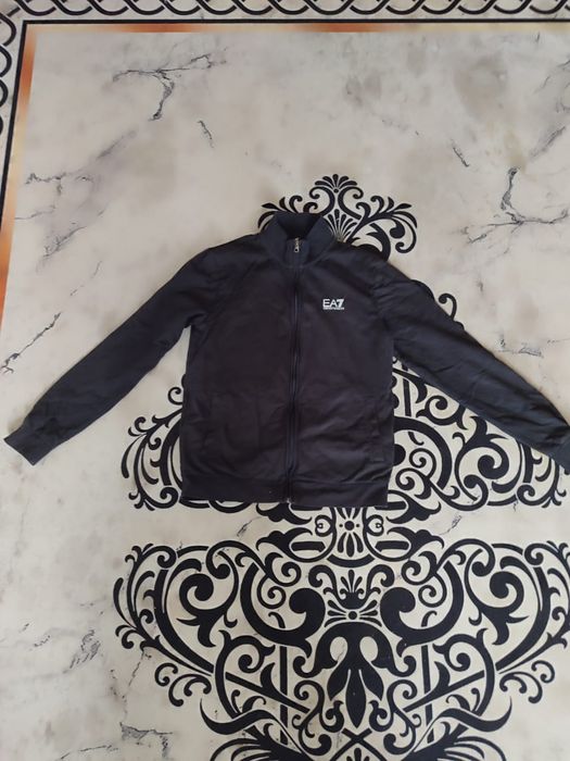 кофта Emporio Armani размер S носил только пару раз.