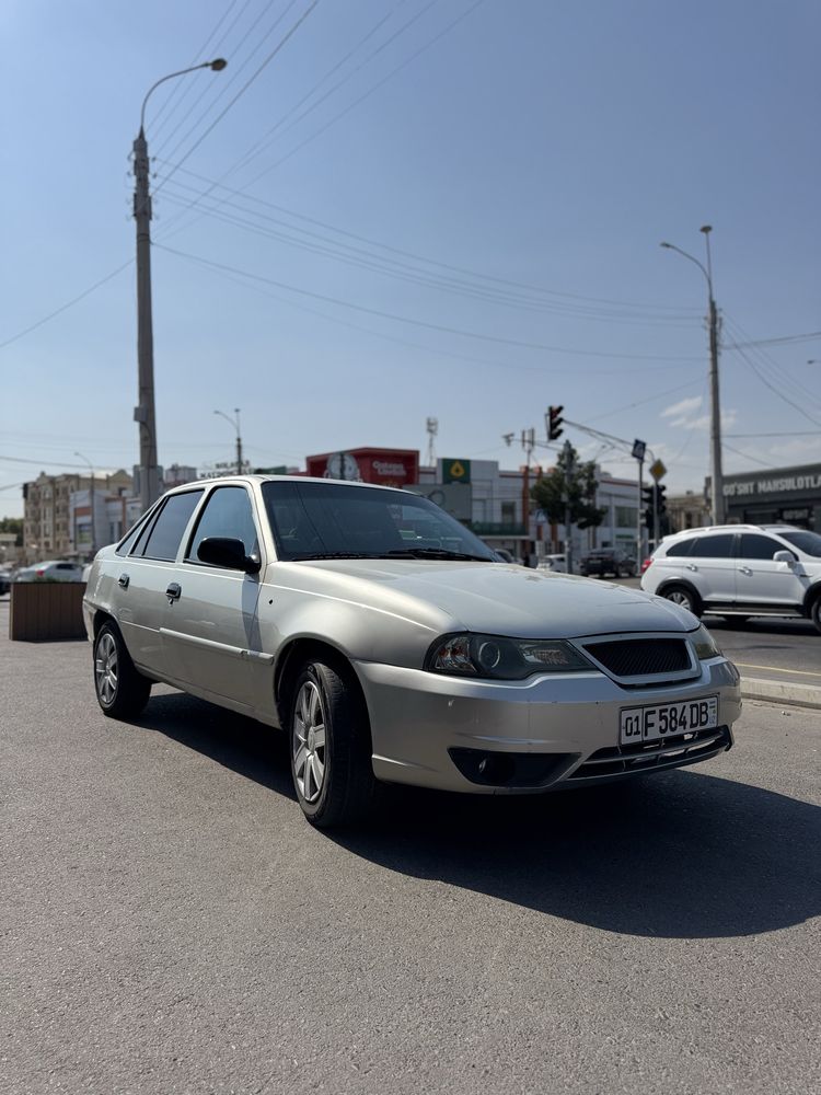 Nexia 2 sotiladi sostayaniyasi zor. 2009 yil 370000 km yurgan