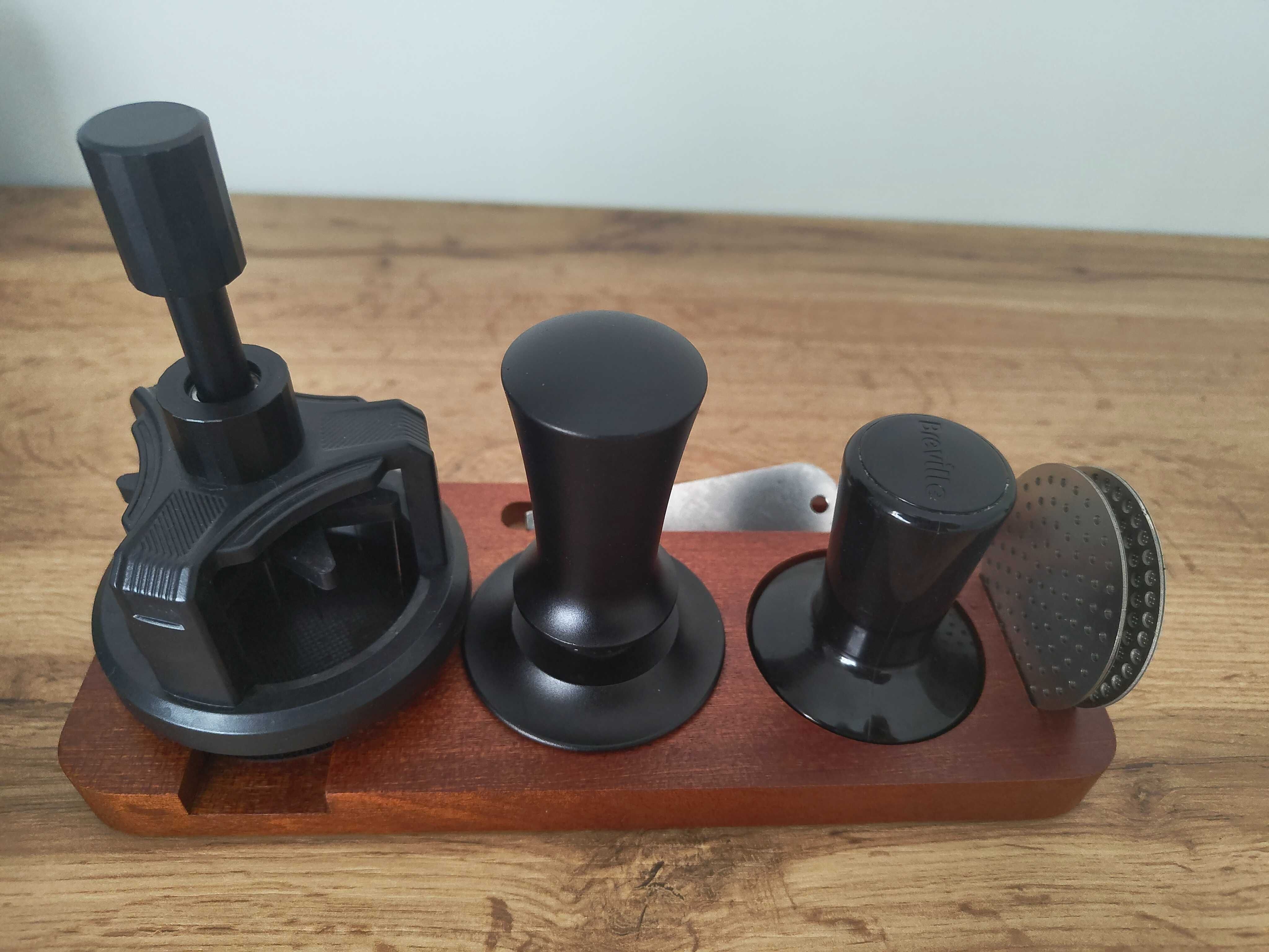 Espressor Breville Barista Max Plus cu accesorii suplimentare