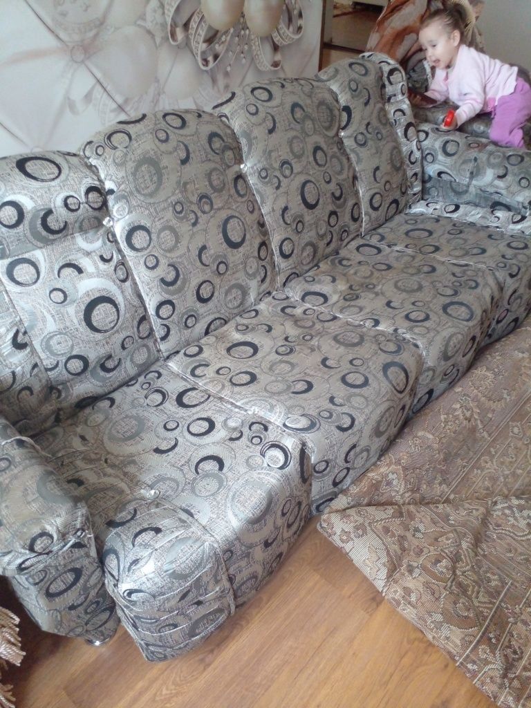 Диван и два кресла б/у