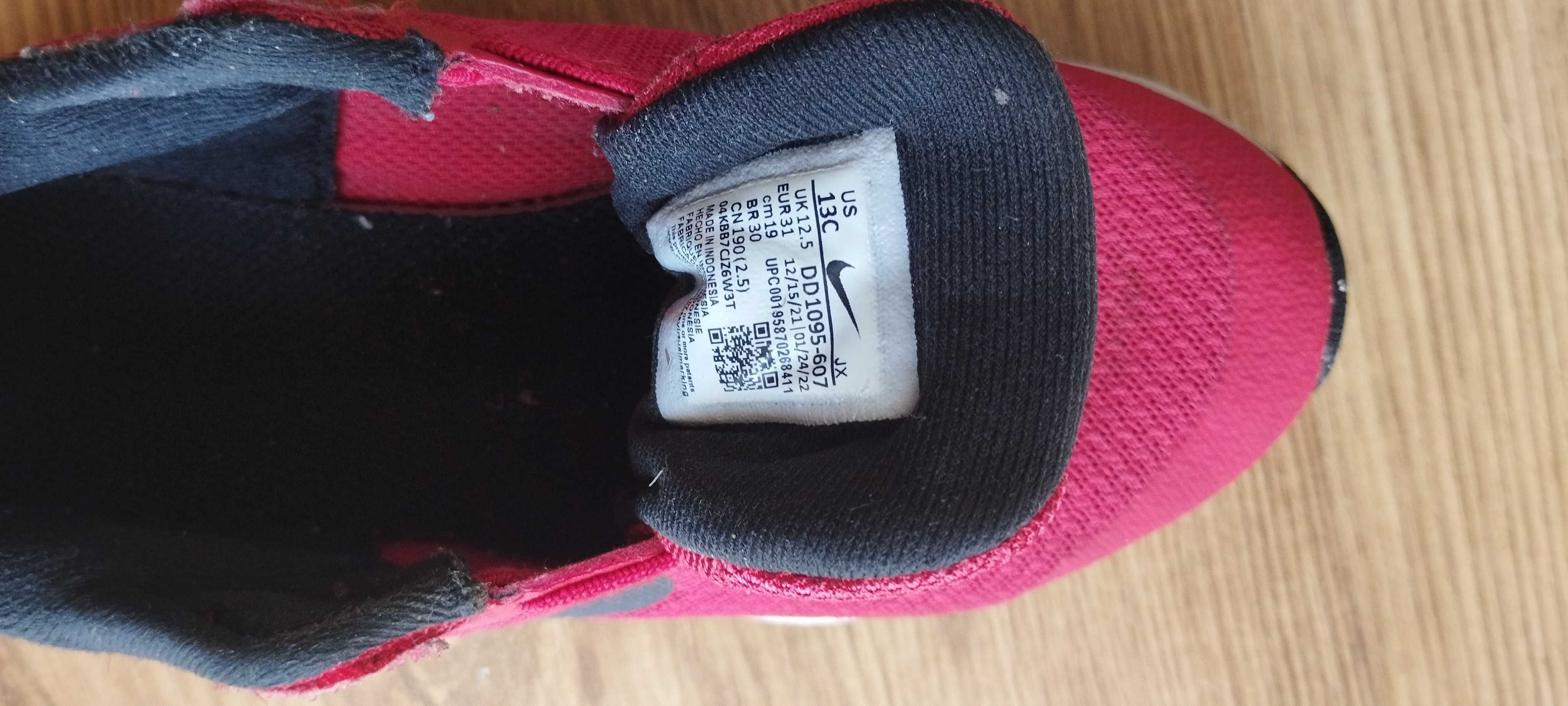 ЛОТ 2 броя детски маратонки Nike 31номер