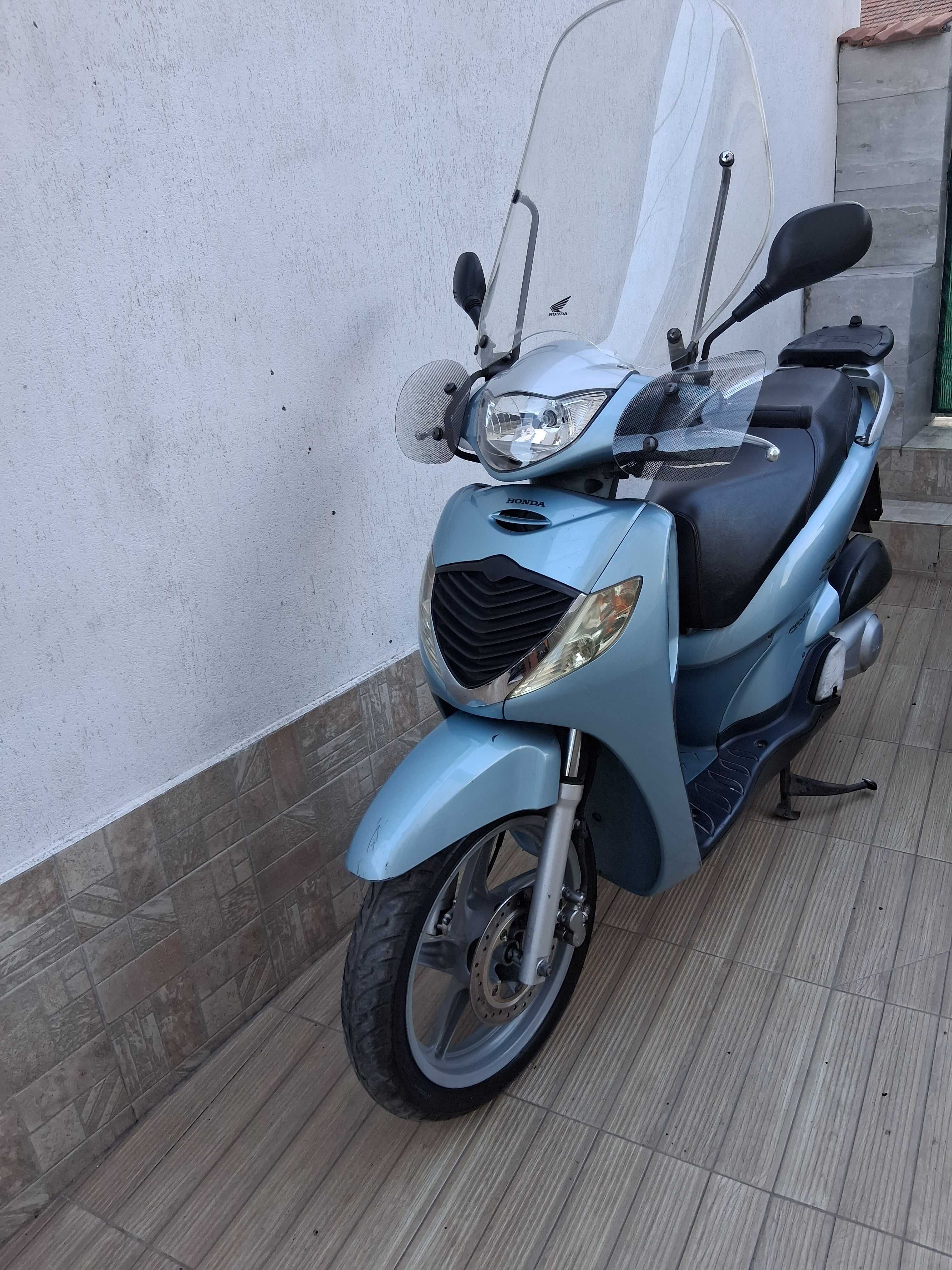 Продавам скутери и мотори