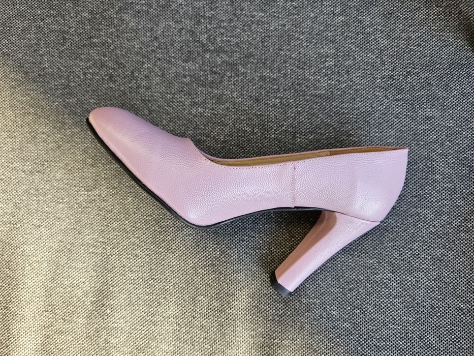 Pantofi cu toc 9cm, piele naturala, numarul 38, roz

Vand pantofi noi,