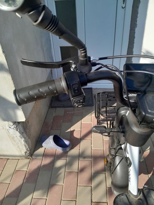 Scuter da vânzare nou cu pedale electric