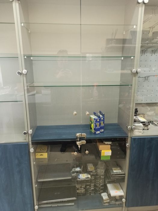 Продавам стъклени витрини