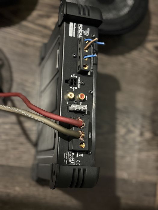 Vand linie audio Alpine, cu statie si boxe Focal