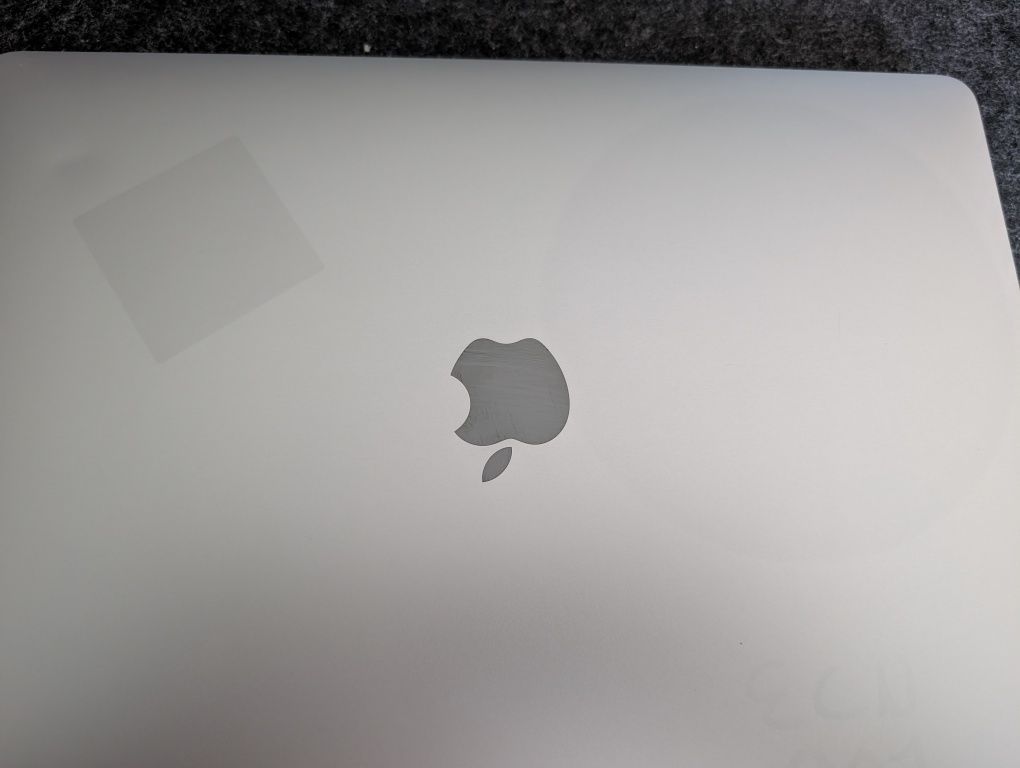 MacBook Air 2020 - i3, 8GB RAM
