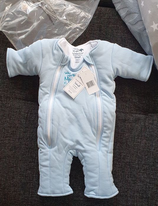 Costumas bebe ce ajuta sa faca tranziția de la somnul infășat