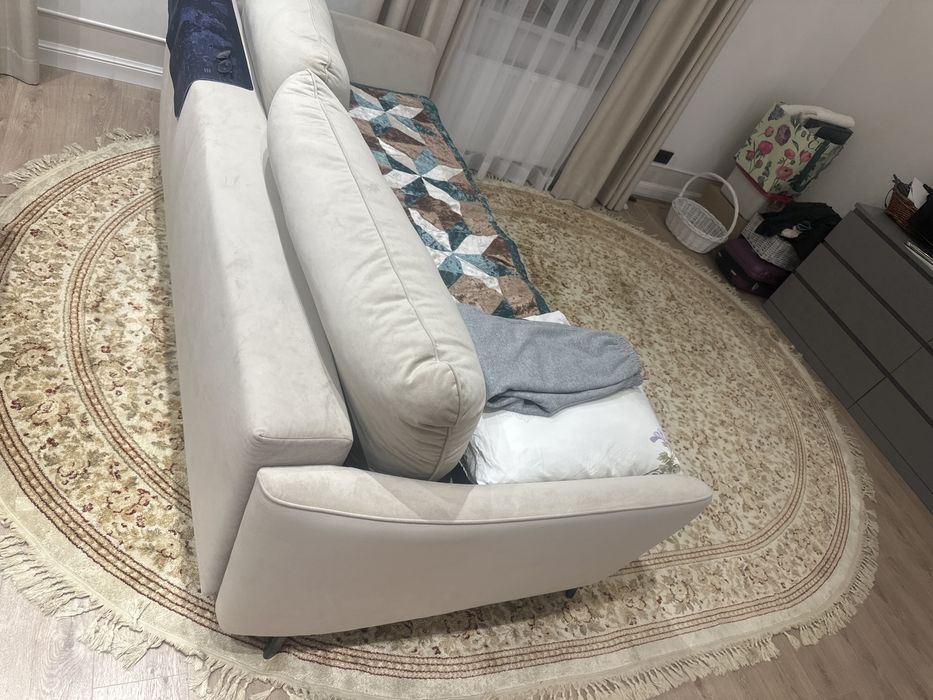 Ковер 4м на 2,8 м овальный, бежевый