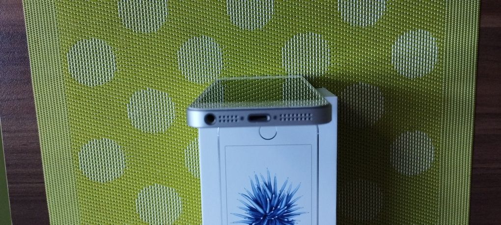 Продавам iPhone SE 16GB Silver Отлично Състояние