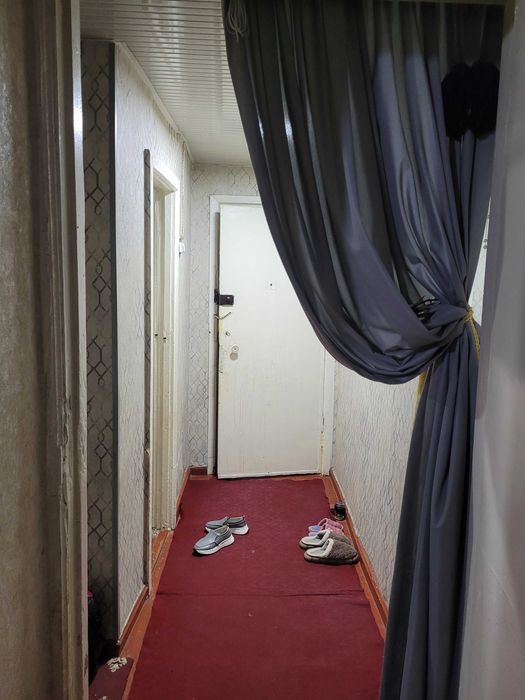 Сергели Спутник 1 1/1/2 квартира без ремонта,рядом станция метро Чинор