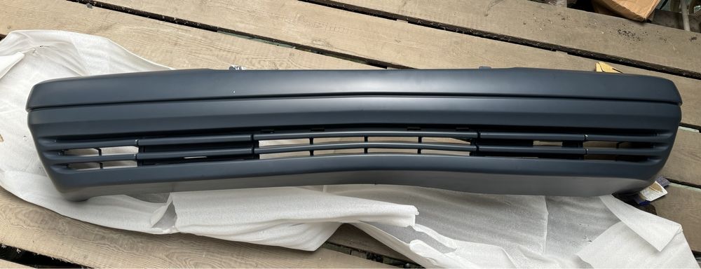 Передний бампер на Mercedes W140