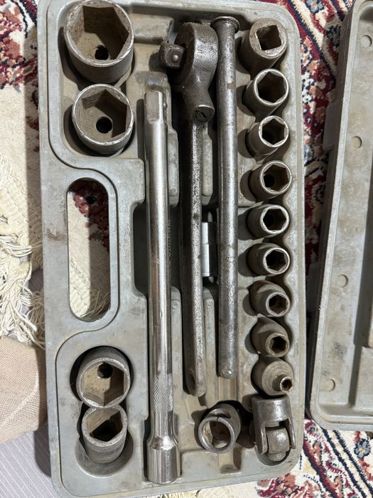 Продаю набор головок (ключей) с трещоткой