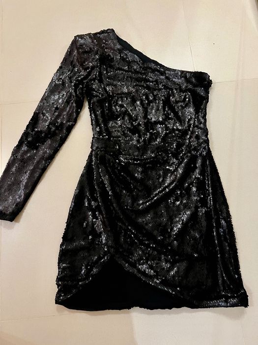 Красива рокля с пайети