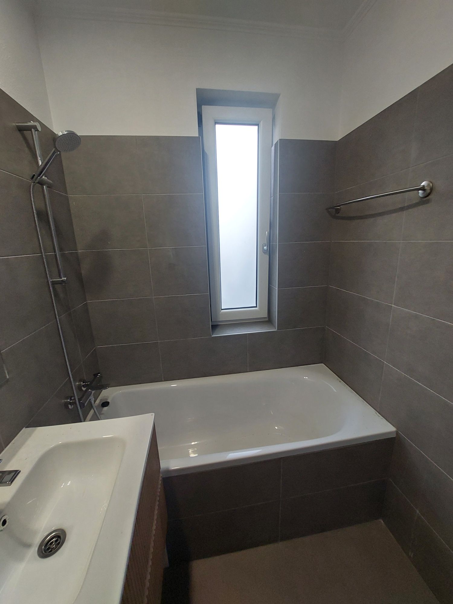 De inchiriat apartament open space 1 camera cu bucatarie si baie NOU