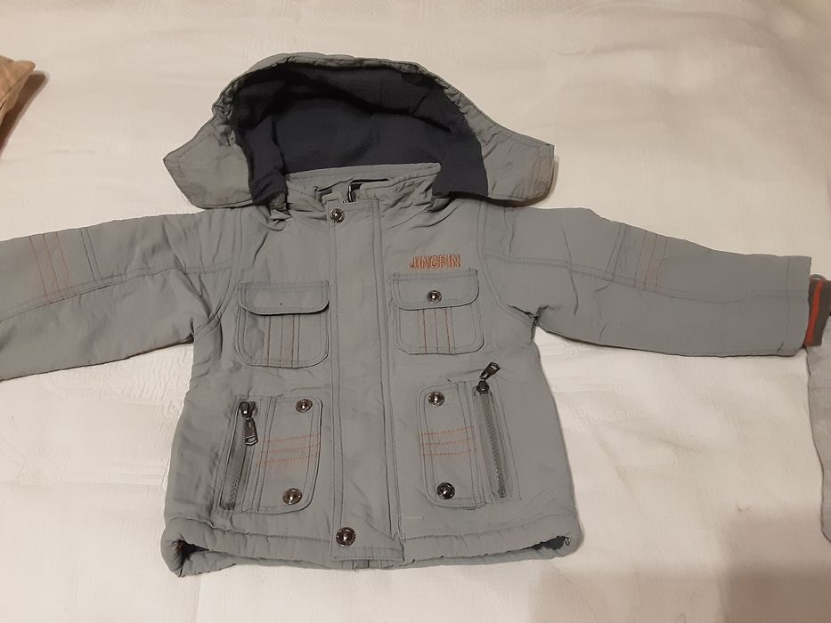 Курточка на мальчика двух-трех лет, демисезонная., с капюшоном.