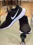 Nike Revolution 5