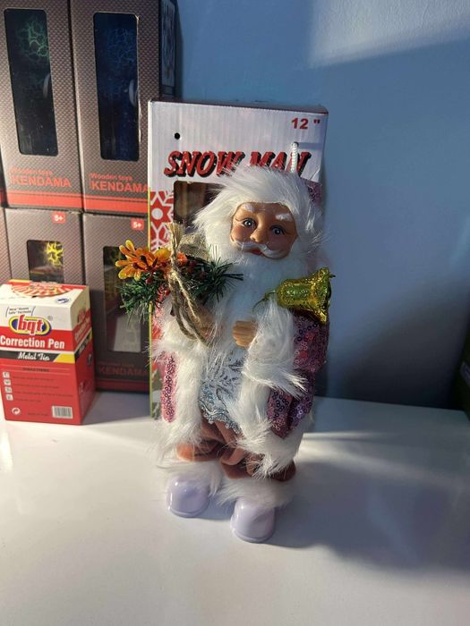 Moș Crăciun și crăciunițe