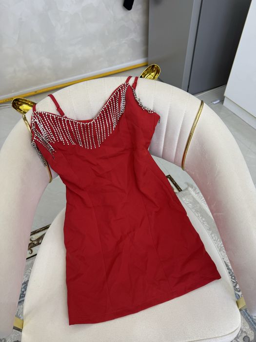 Продается платья новые