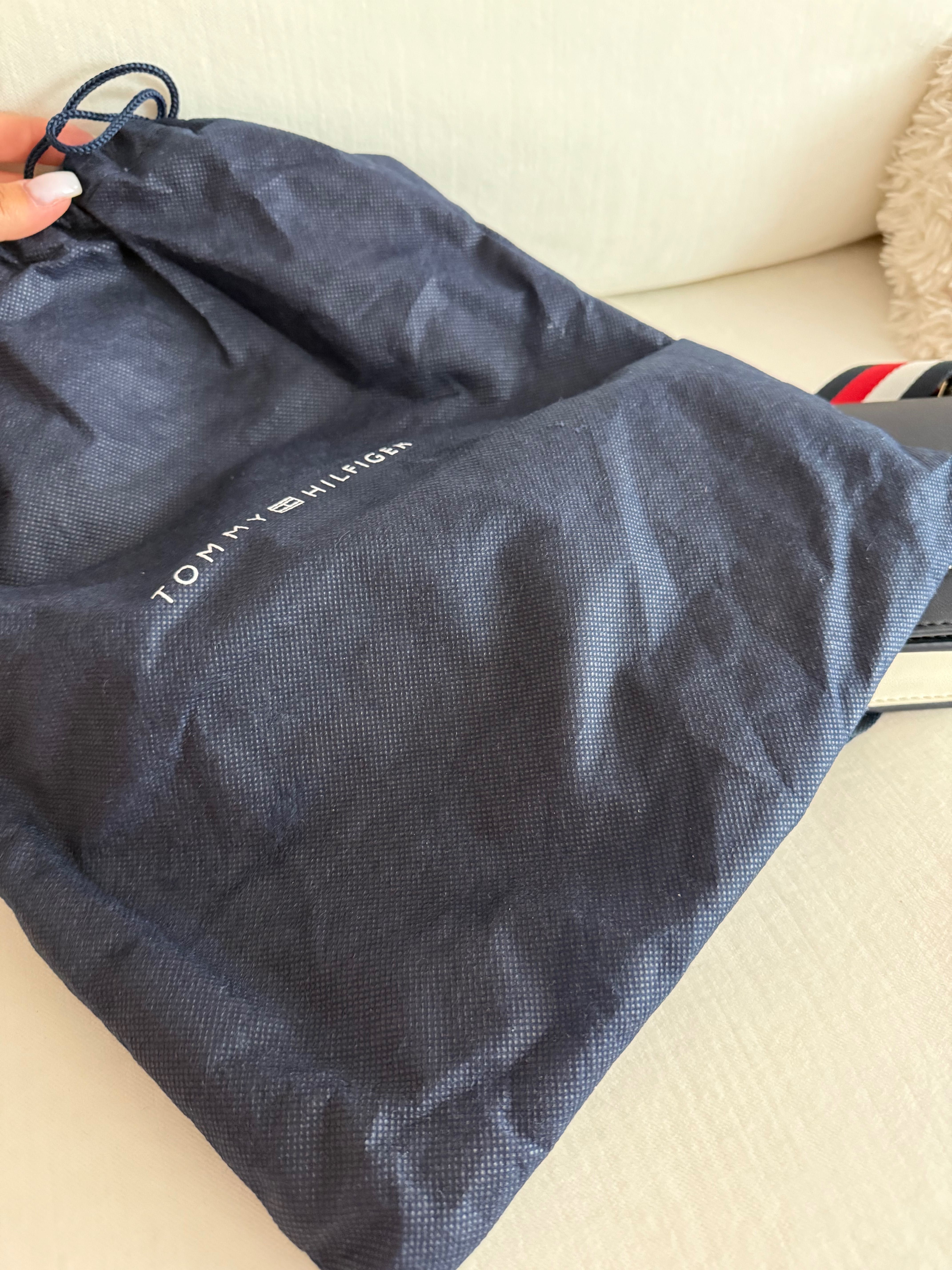 Малка кожена чанта Tommy Hilfiger