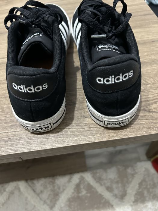 Adidasi adidas in stare foarte buna