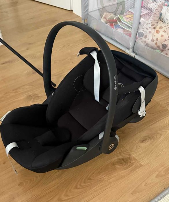 Scoica auto pentru copii Cybex Gold Cloud G i-Size Plus, 0-24 negru