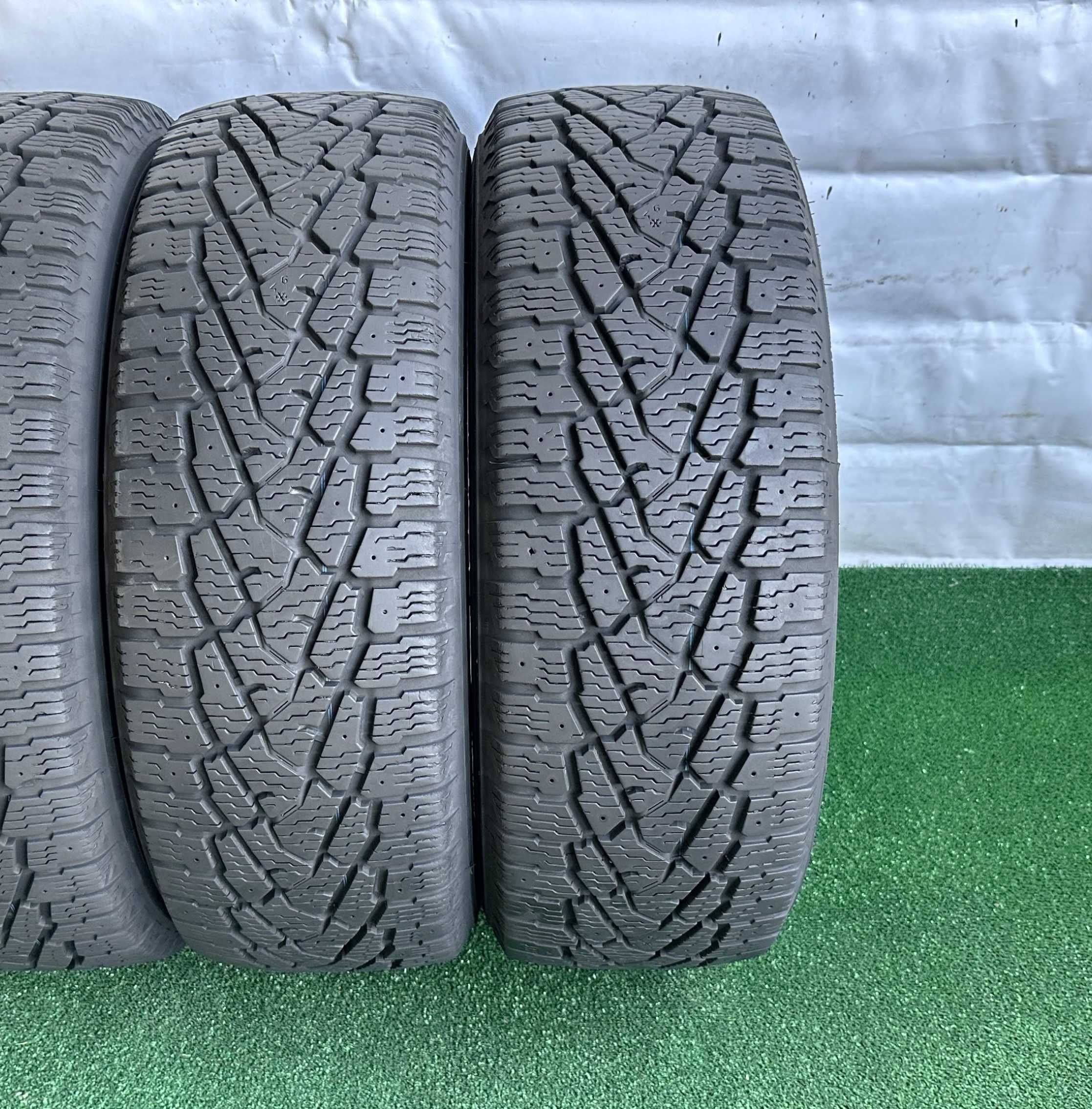 4бр 215/60r17c NOKIAN зимни