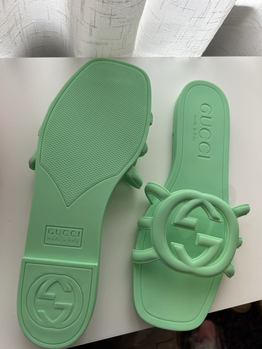 Vand slapi/papuci Gucci plaja